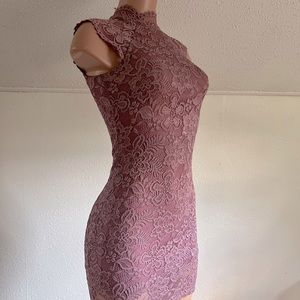 Dusty lilac stretch mini lace dress